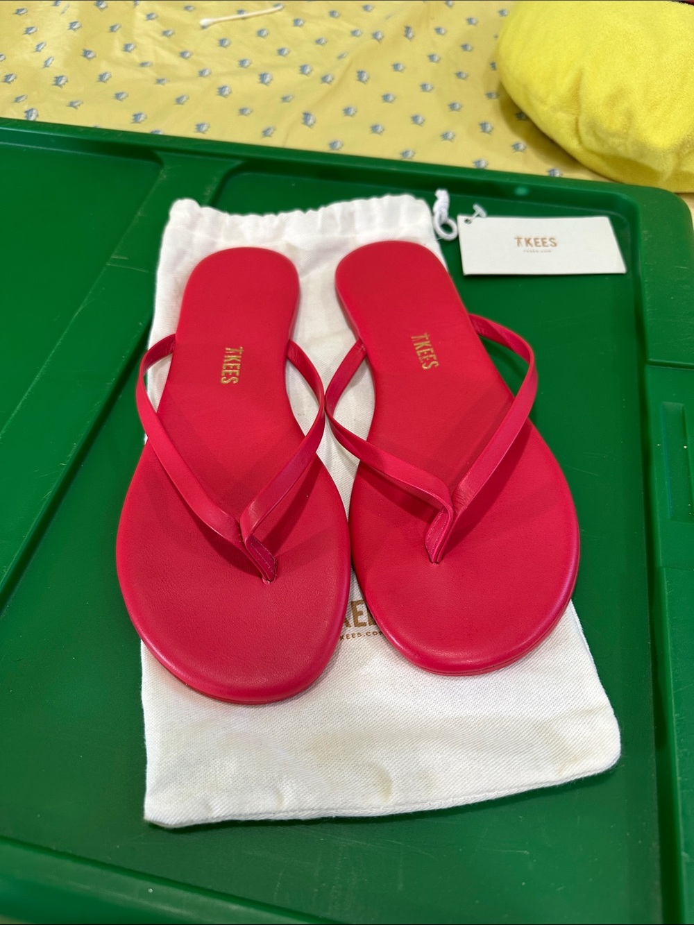 TKEES Women’s CERISE /CERISE Size 7 USA/38 EUR🍒